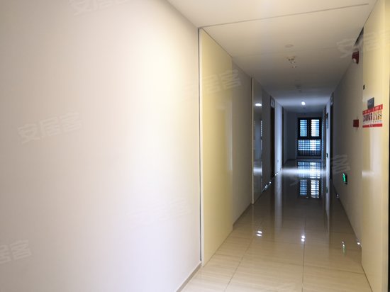 保利越鸿都会广场 