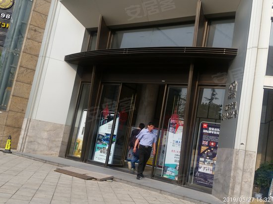 新城市假日广场 