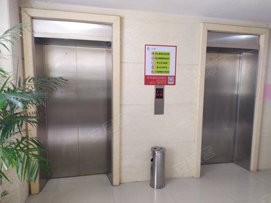 香槟街商业生活广场 