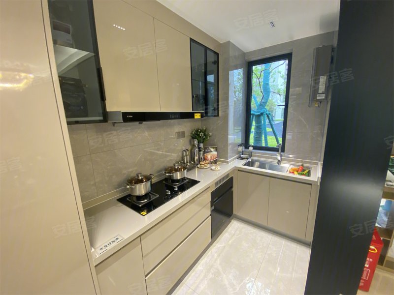 城发恒伟·东风映18973室2厅2卫184㎡南282万