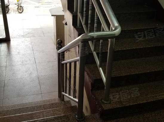 新浪潮电子商厦 