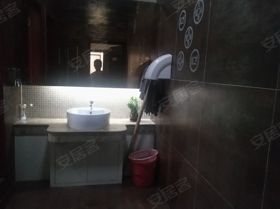 二建融基商务大厦 