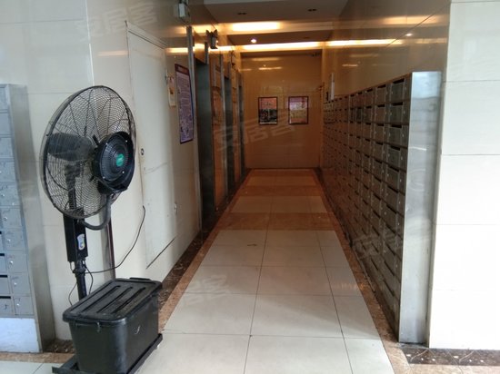 安粮城市广场QQ公寓 