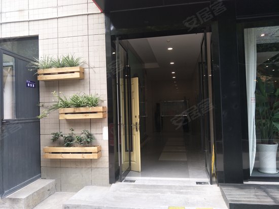 新西部医药交易大厦 