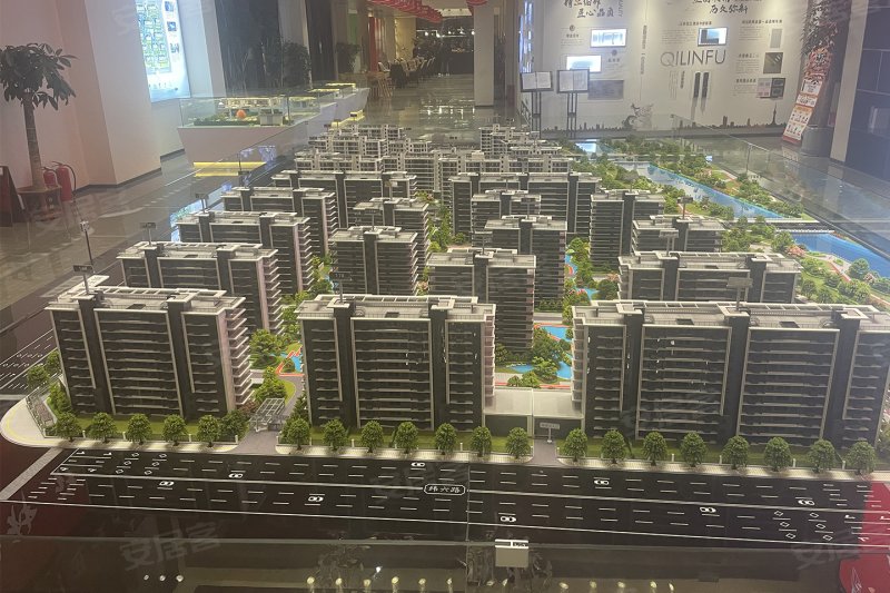 第四代住宅，集中供暖，有各种健身器材和游泳馆和业主餐厅，清盘