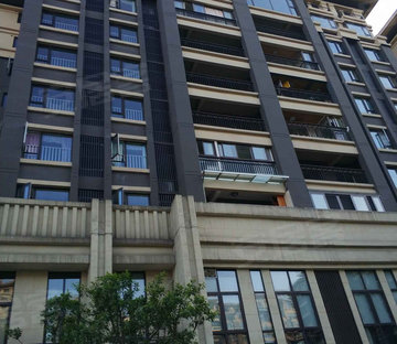 隆鑫鸿府(13期) 南北通透 临地铁 商品住宅 出行方便