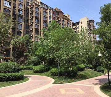 鸿坤罗纳河谷果岭墅