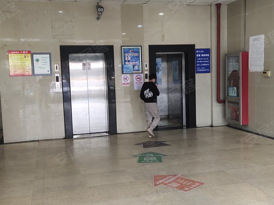 金山卫商务大厦 