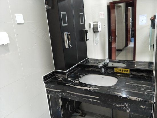 京新旅产业大厦 