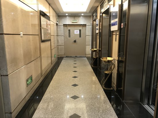 广信江湾时代广场 