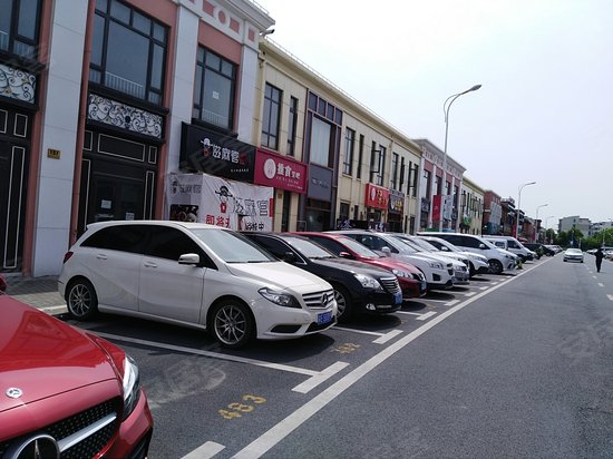 西郊乐缤纷广场 