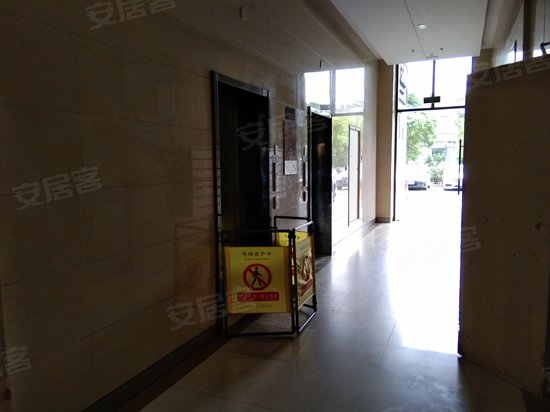 义蓬购物中心写字楼 