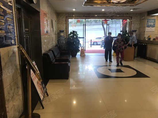 新粤新酒店 