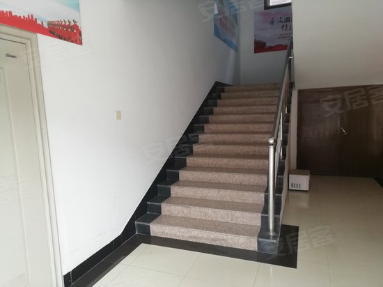 五里庙装饰世界综合办公大楼 