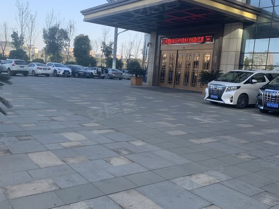 华达集团加利福广场 