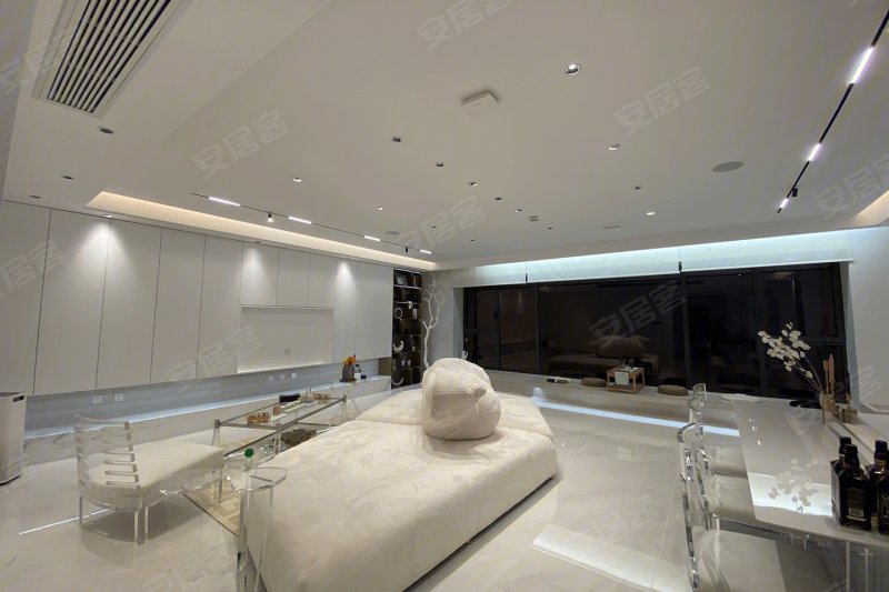 绿地·达沃斯公馆4室2厅230㎡288万二手房图片