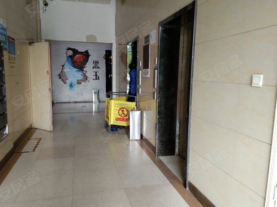 义蓬购物中心写字楼 