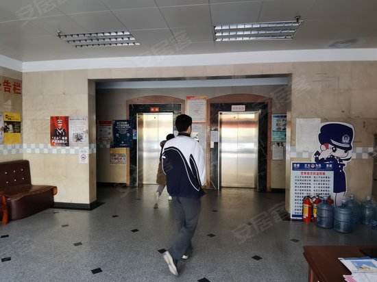 坣岗大厦管理办公室 