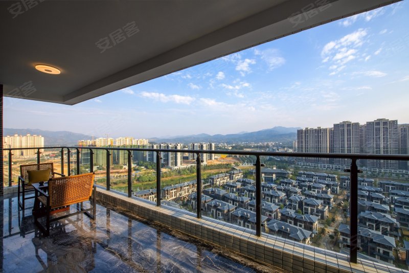 国鼎·中央公园4室2厅125㎡81万二手房图片