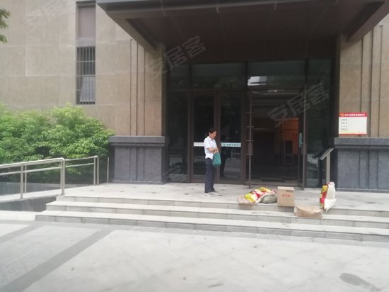 高速滨湖时代广场