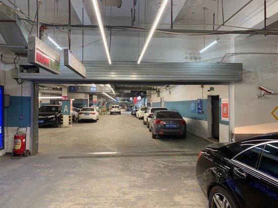 大摩西元广场办公楼 