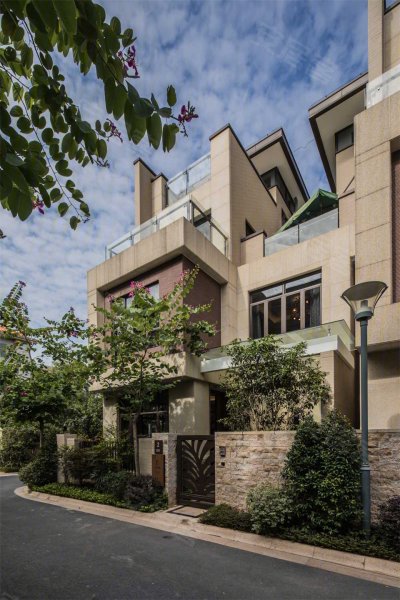 本月限时特惠2仟万精装别墅带前后花园天颐华府