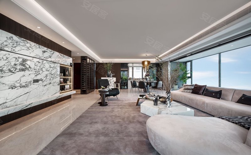 长沙市市府旁地铁口精装大平层 内部成交价330万 拎包入住