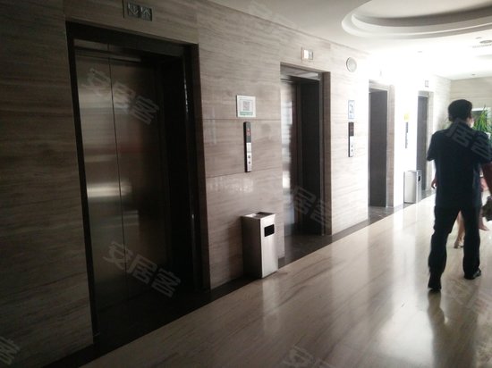 泉景鸿园商务大厦 