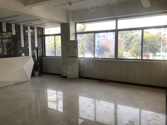 祥泰宁的士码头大厦 