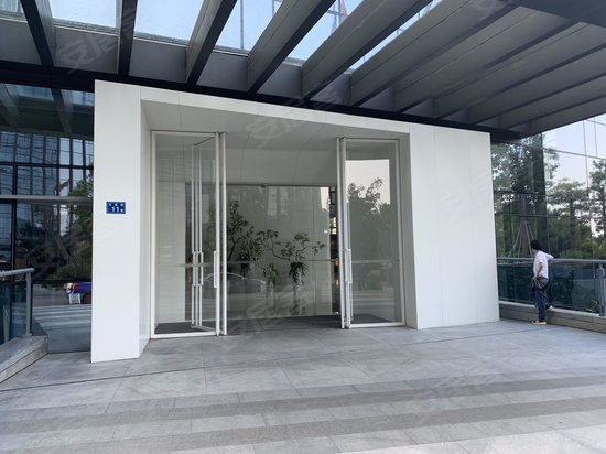 鸿星尔克集团大厦