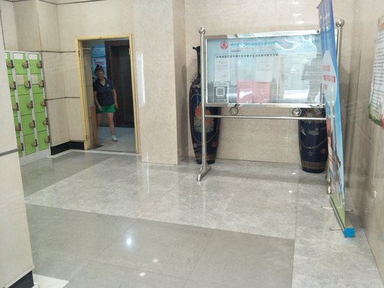 新西部医药交易大厦 