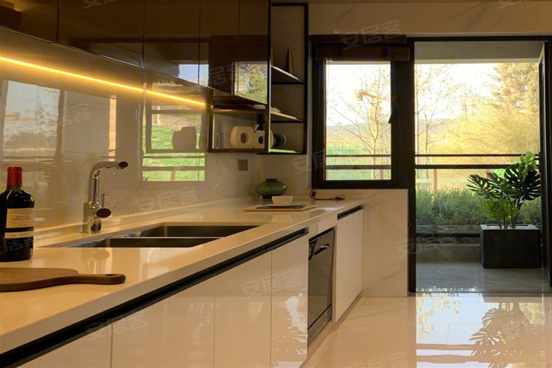 阳光城滇池半山7室4厅5卫141㎡东南282万