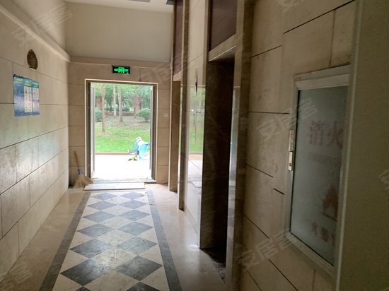 兰亭御湖城财富中心 