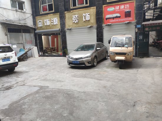 江津市环西小区大西门综合楼 