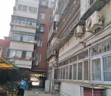 月牙河东里