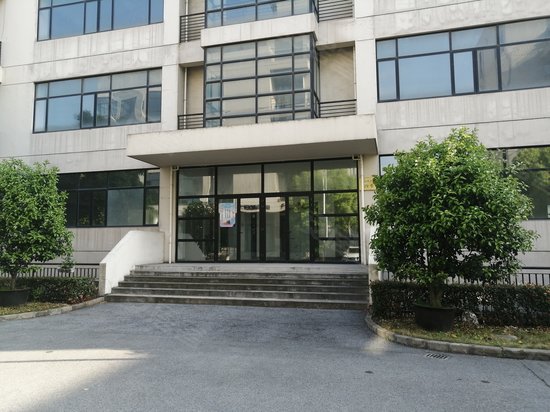 现代城市购物花园 