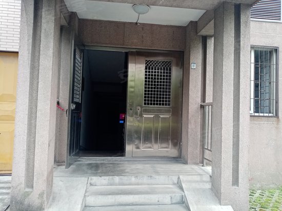 金茂大厦公寓楼 