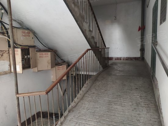 新华书店教材发行大楼 