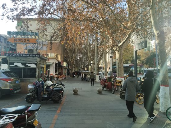 丹尼尔世纪广场 