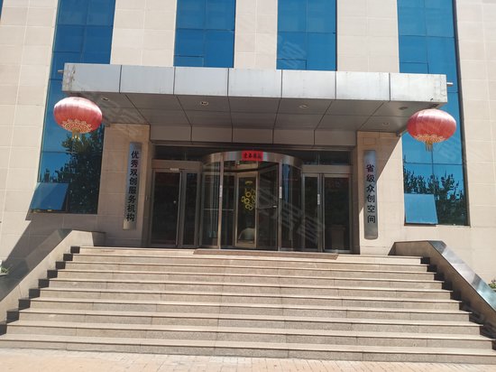 龙城青春创客村