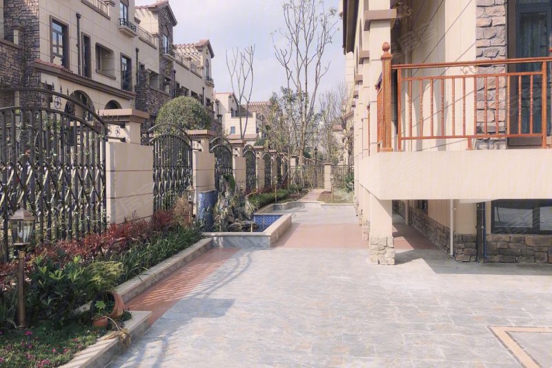 可 别把你爱的人弄丢了,这样会让她踏进了一个不属于你的,桂溪欧苑