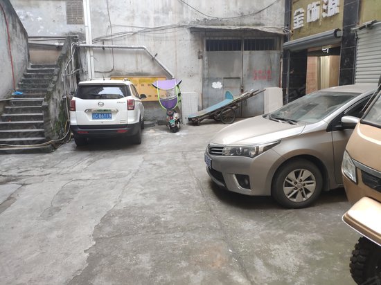 江津市环西小区大西门综合楼 