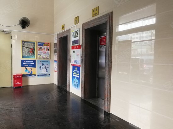 雍华源商务大厦 