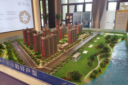 碧桂园天御府,德馨路与车舆大道交会处(平舆碧桂园)向南800米