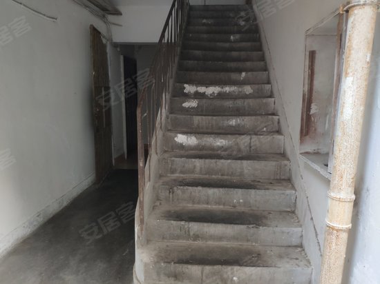 江津市环西小区大西门综合楼 