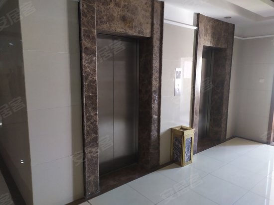 新鼎岸商务大厦 