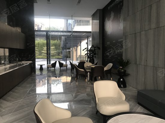 航空古地石广场 