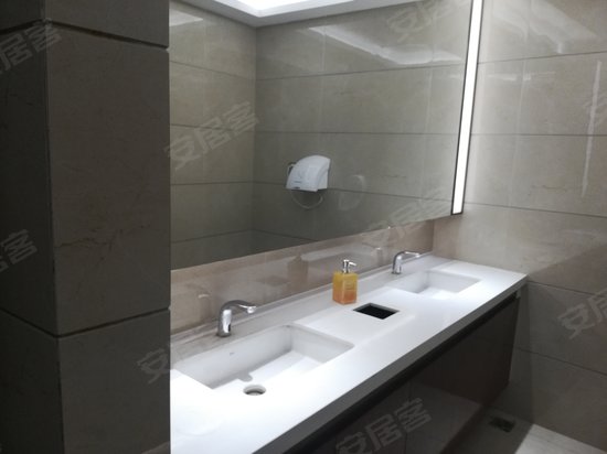 城乡世纪广场莫尔空间 