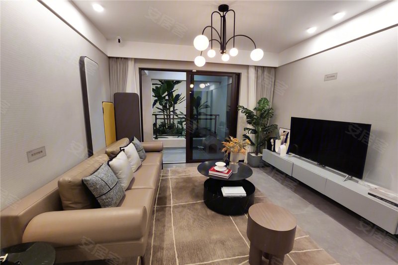 军运村旁湖景房地铁口美的君兰半岛首套首付2成不限