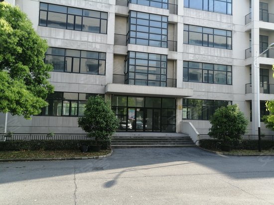 现代城市购物花园 